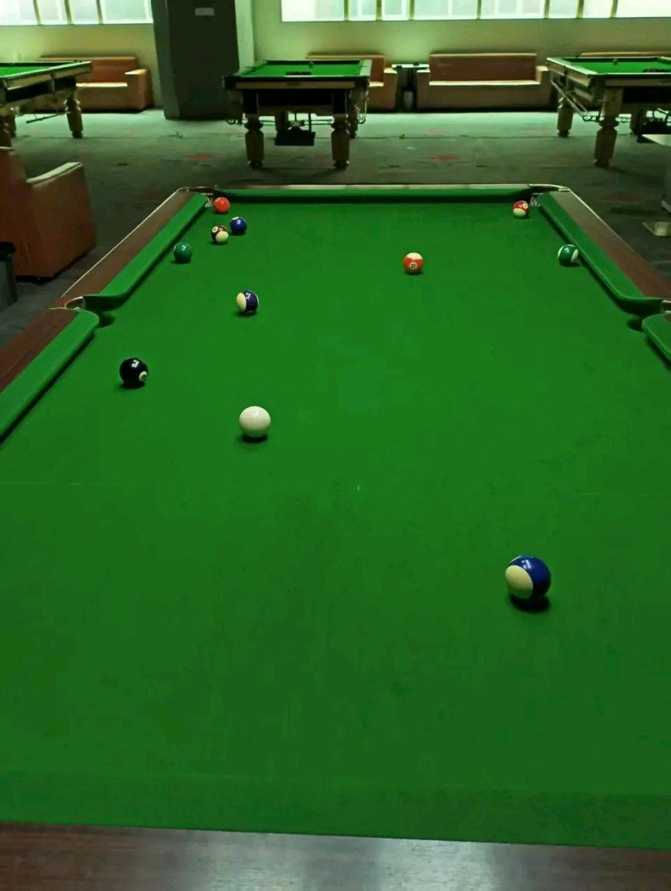 现在的年轻人不爱去KTV，都往商场30元一小时的台球厅跑。就拿长沙万象城7楼的K