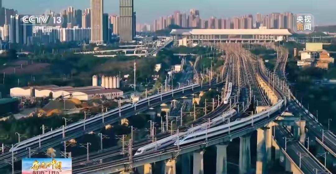 这五年，是中国高铁飞速发展的五年，也是亿万人民出行体验焕然一新的五年。从最初的几