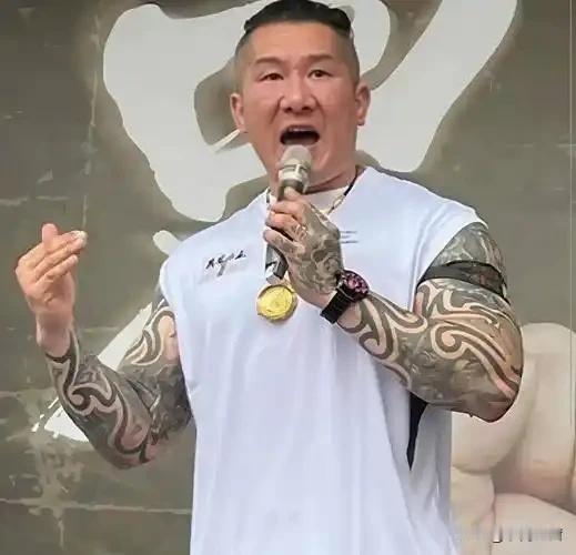 网红馆长陈之汉有可能落户厦门？就因直播放话“斩赖清德狗头”，他被新北地检署按两条