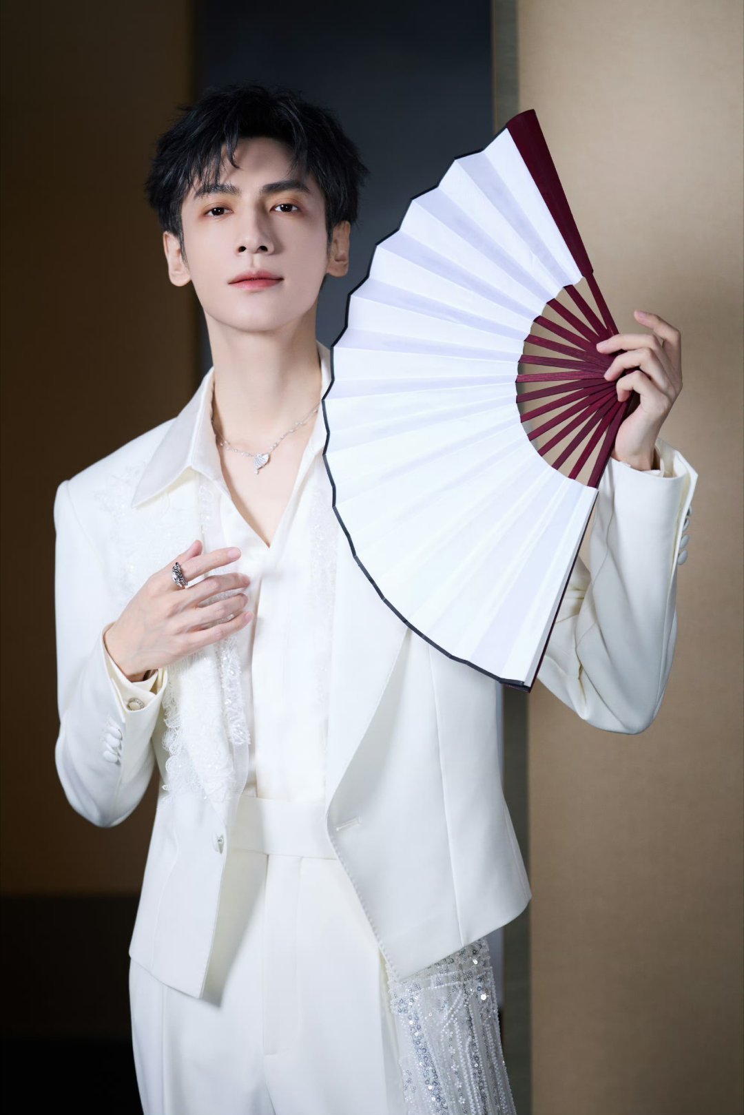 罗云熙 [鲜花]罗云熙水龙吟 [鲜花]罗云熙唐俪辞 你走过的地方，有一树一树的花
