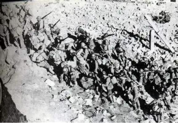 南京大屠杀时候，大量的上流社会的小姐太太们，因为气质高雅出众，肤白貌美大长腿，比