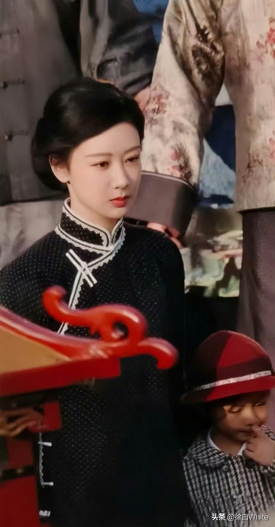 3月25日，杨紫《玉兰花开君再来》最新路透，一比一还原，20岁左右的董竹君带着大