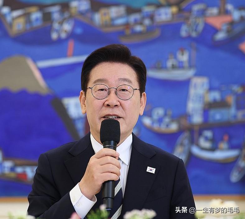 韩国总统府宣布总统李在明自15日起，连续两日与执政党共同民主党新任议员举行晚宴会