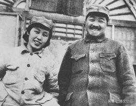 1935年11月，蹇先任
毅然带着出生19天的女儿贺捷生，随红二军团参加二万五千