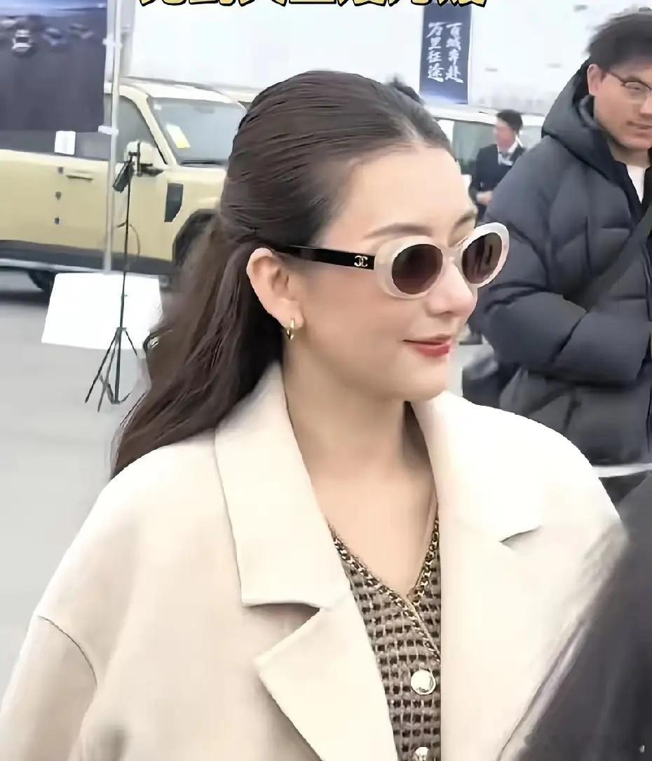 方媛现身安徽老家出席活动，看来天王嫂也要开始搞事业了，方媛长得真的有福气，五官精