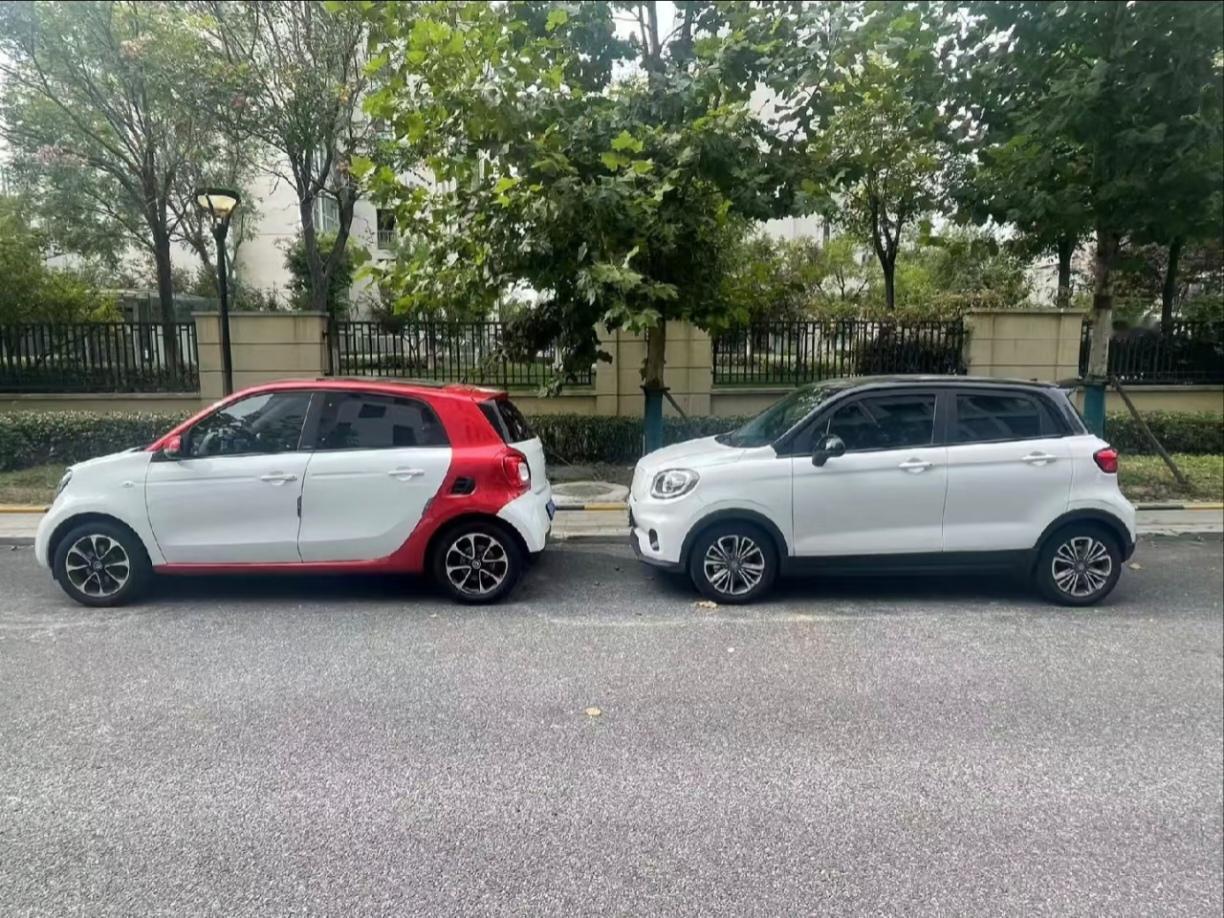 后面是我的T03，落地5w+，前面是十几万的smart，很好选吧【来自懂车帝车友