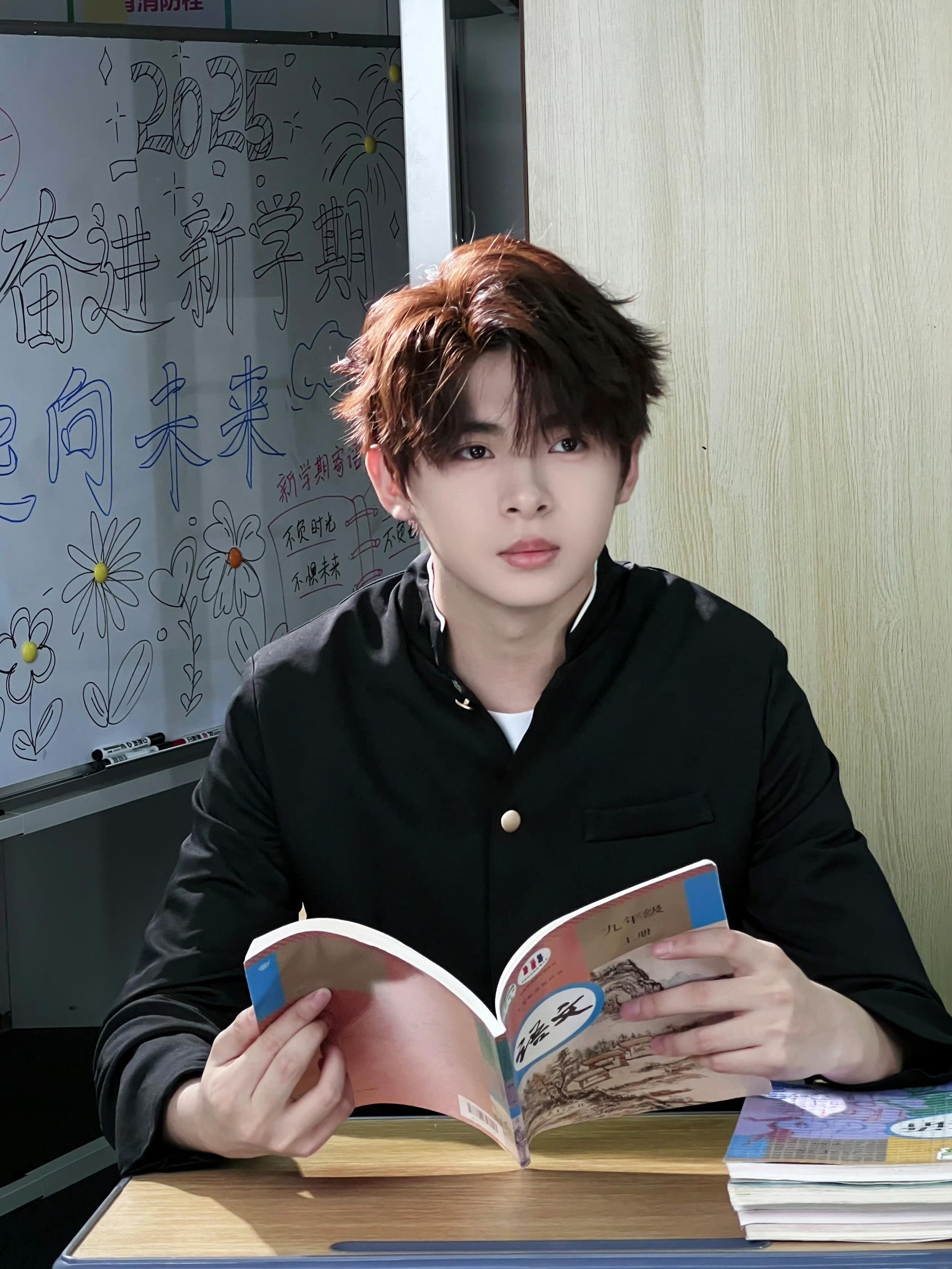 伞兵paraboy  校园男神2025pelacg优创官