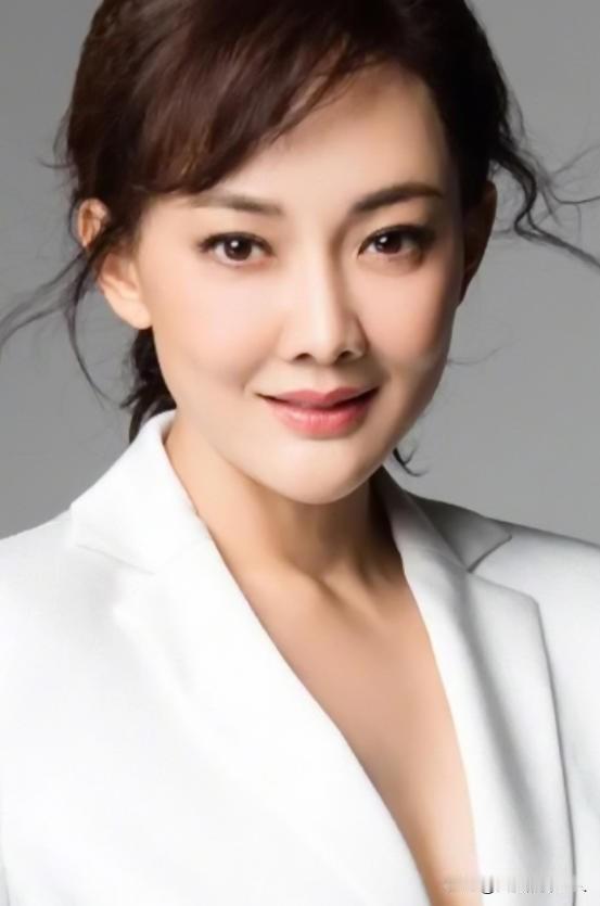 2007年，牛莉生下一女，在一次吵架的过程中，她怒气冲冲地问老公刘亚东：“你比我