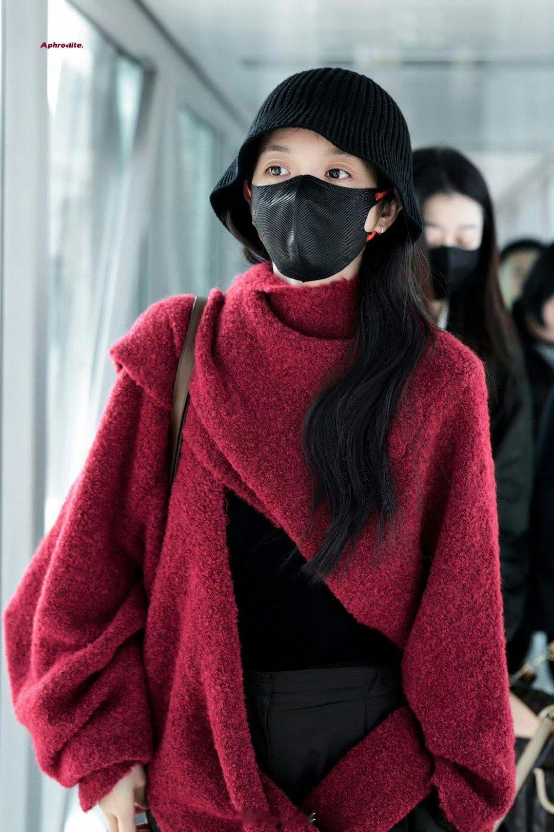 田曦薇即将进组嫁金钗 终于等来田曦薇进组《嫁金钗》的消息了，参加了尖叫之夜后的田