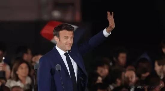 马克龙抵京后最新表态：法方将与中方讨论世界迫切需要的和平与经济议题

看到这条消