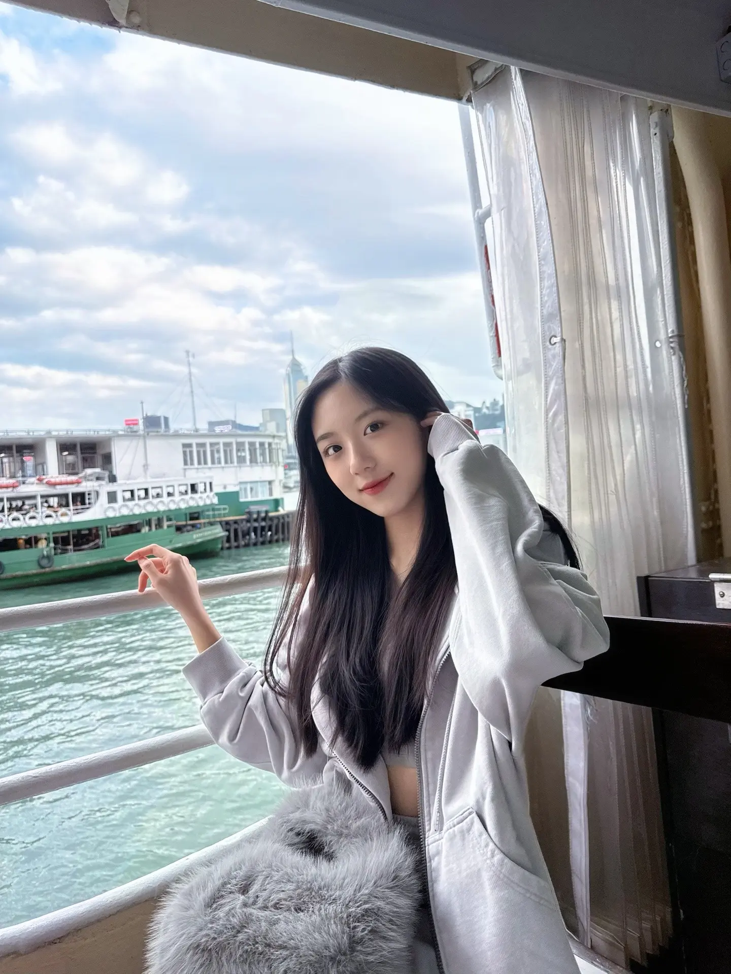 吹吹维港的风🌊。