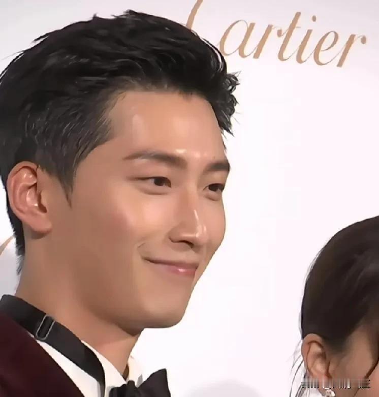 何超莲开口了，不是吵架，是解释。

婚前协议不是防他，是家族规矩。

她爸留下的