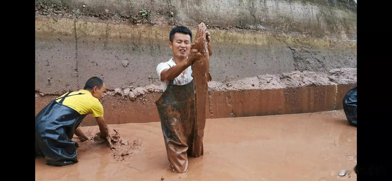 抓到一条大货，猜猜是什么？