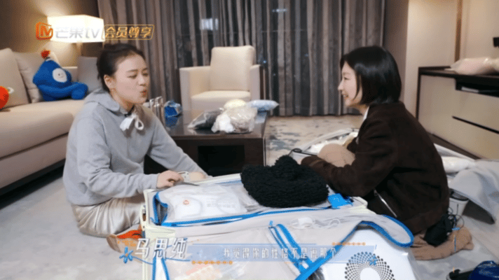 马思纯希望周冬雨勇敢表达上天赐我一个这样的好朋友吧！马思纯在看到周冬雨的问题后先