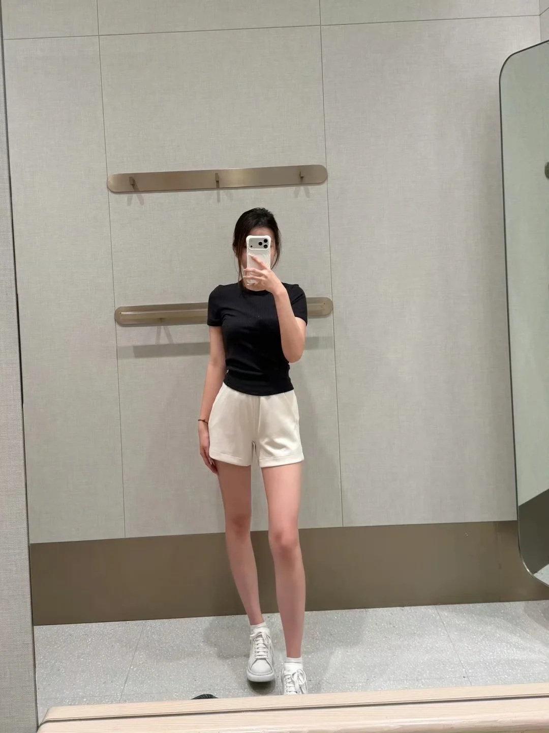 反正呢，生活很快乐