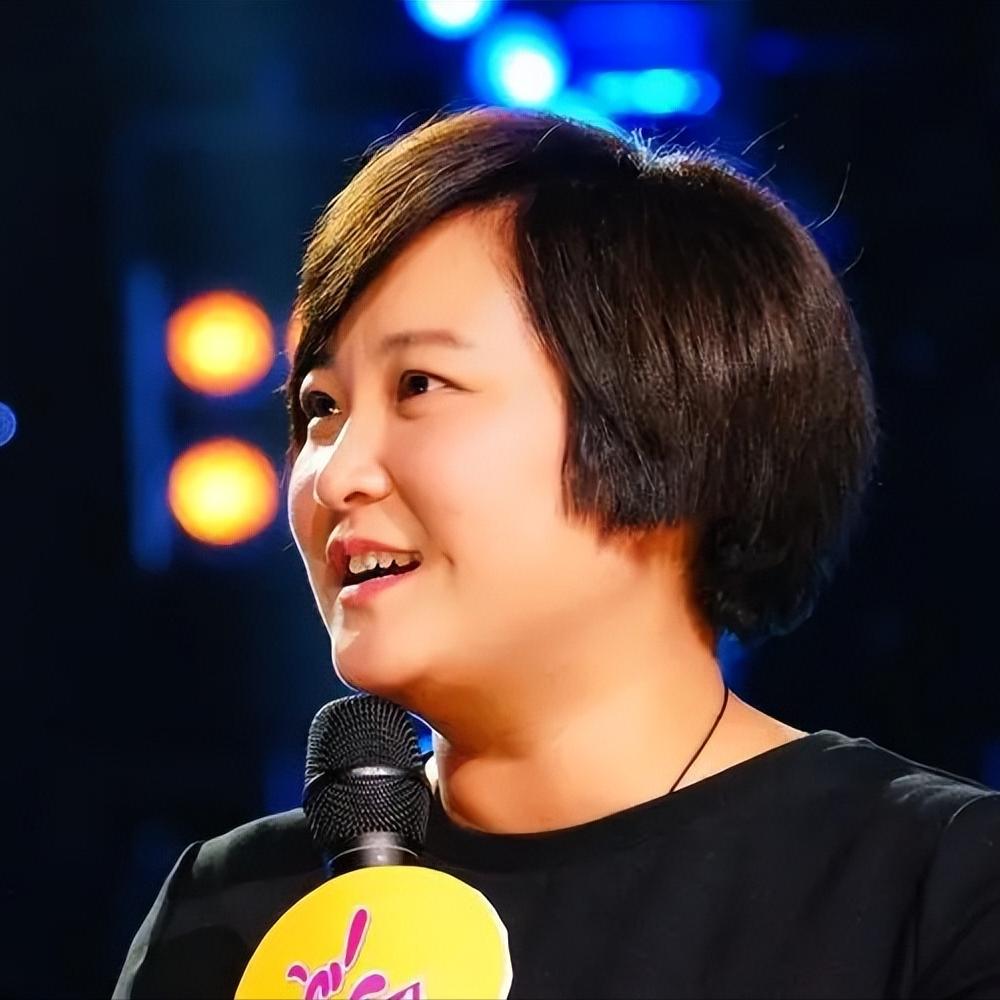 演员，杨迪说，我相信，这几天大家都被贾玲姐的新形象惊到了，我被惊到的时间要比大家