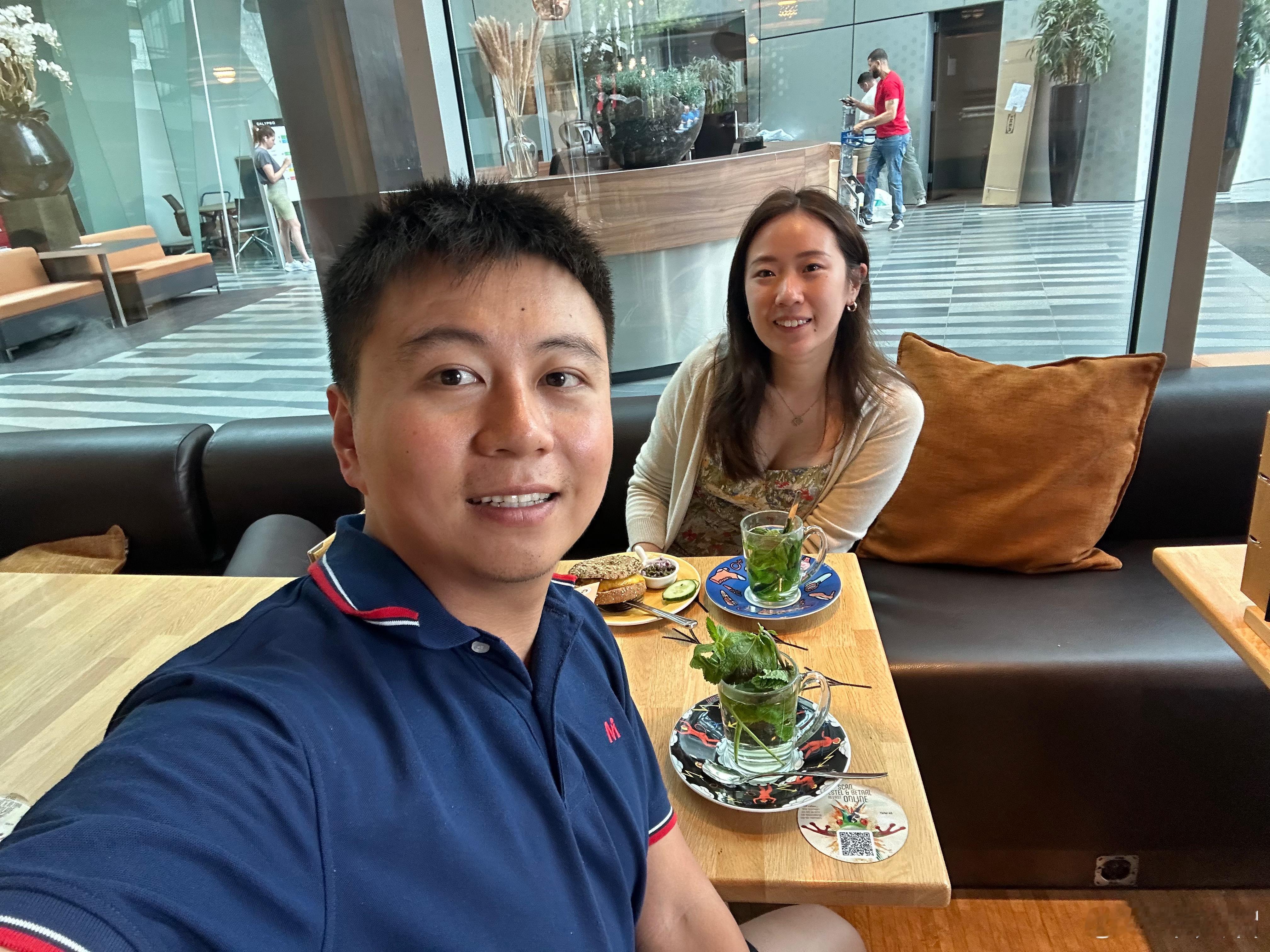 昨天行程太赶，我先写个预告。小李是河北人，在本科2+2，两年国内，两年加拿大的维