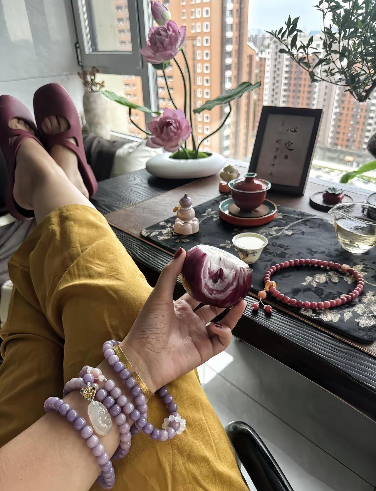 把所有关系看开 能处就处 处不来拉倒 迁就多了 烦恼就多活到这个岁数 不想讨好任