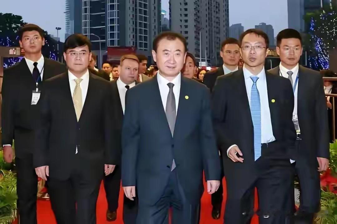 万达现在愁遍全网，最难受的不是卖广场也不是被限高，而是当年那句一个亿的小目标，现