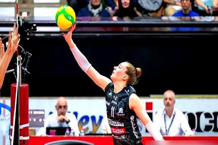 有人说朱婷不行了？数据可不答应呢。

之前传闻她续约被压价到60万欧，结果人家悄