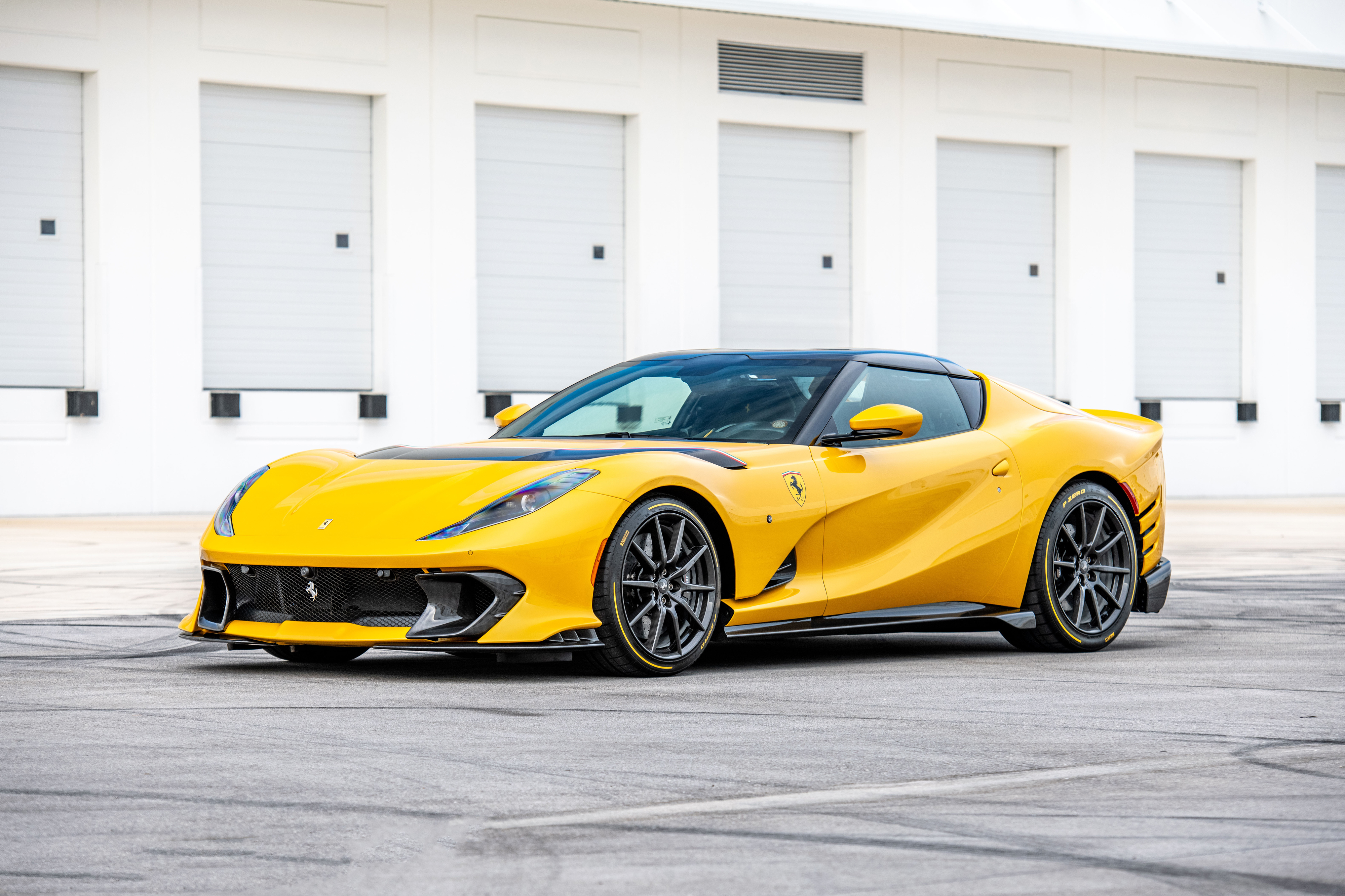 Ferrari 812 Competizione A Tailor Made6.