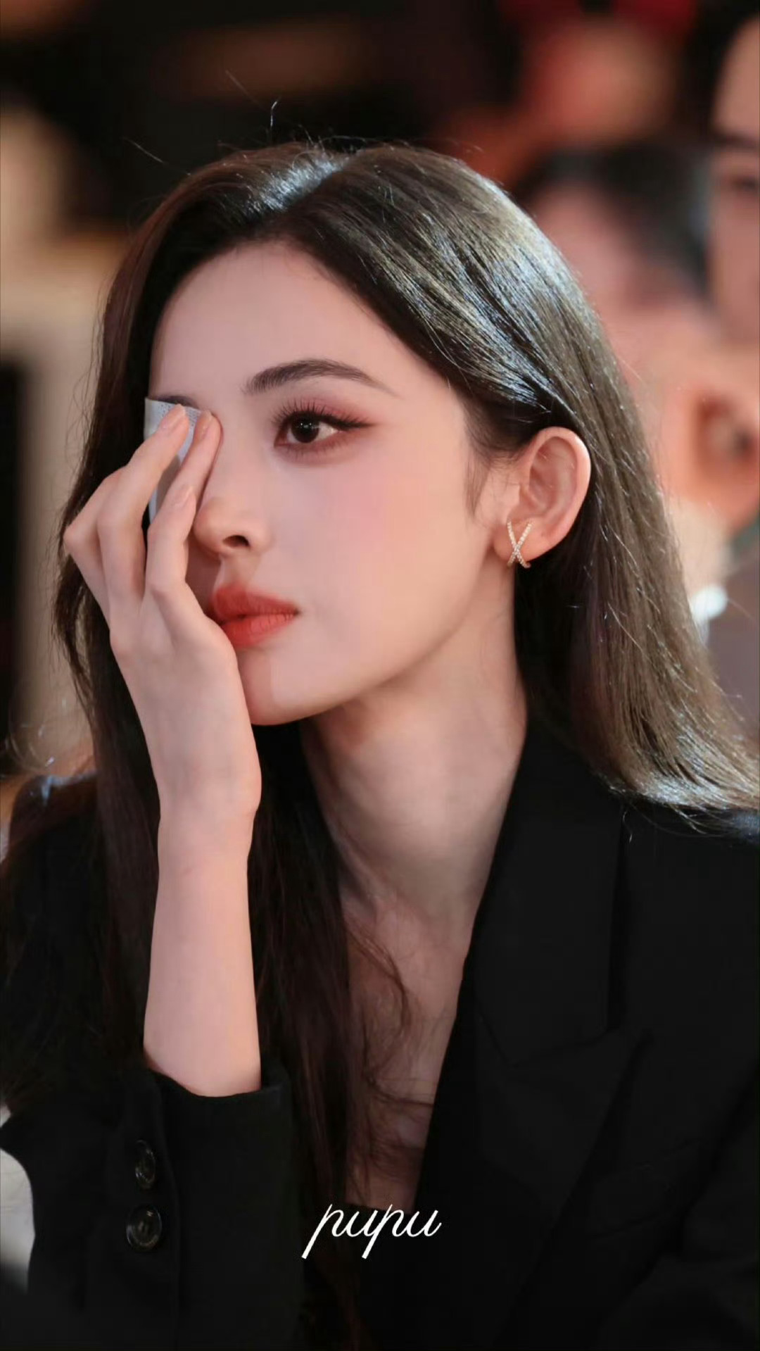 娜扎右眼贴纱布纱布也挡不住的美貌暴击✨这是仙女专属的独眼特效妆吧 娜扎