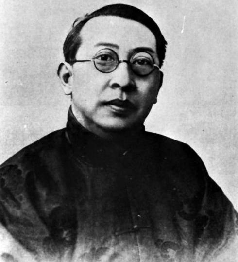 清华学校校长曹云祥，字庆五，1881年生，浙江嘉兴人，1922年4月至1928年