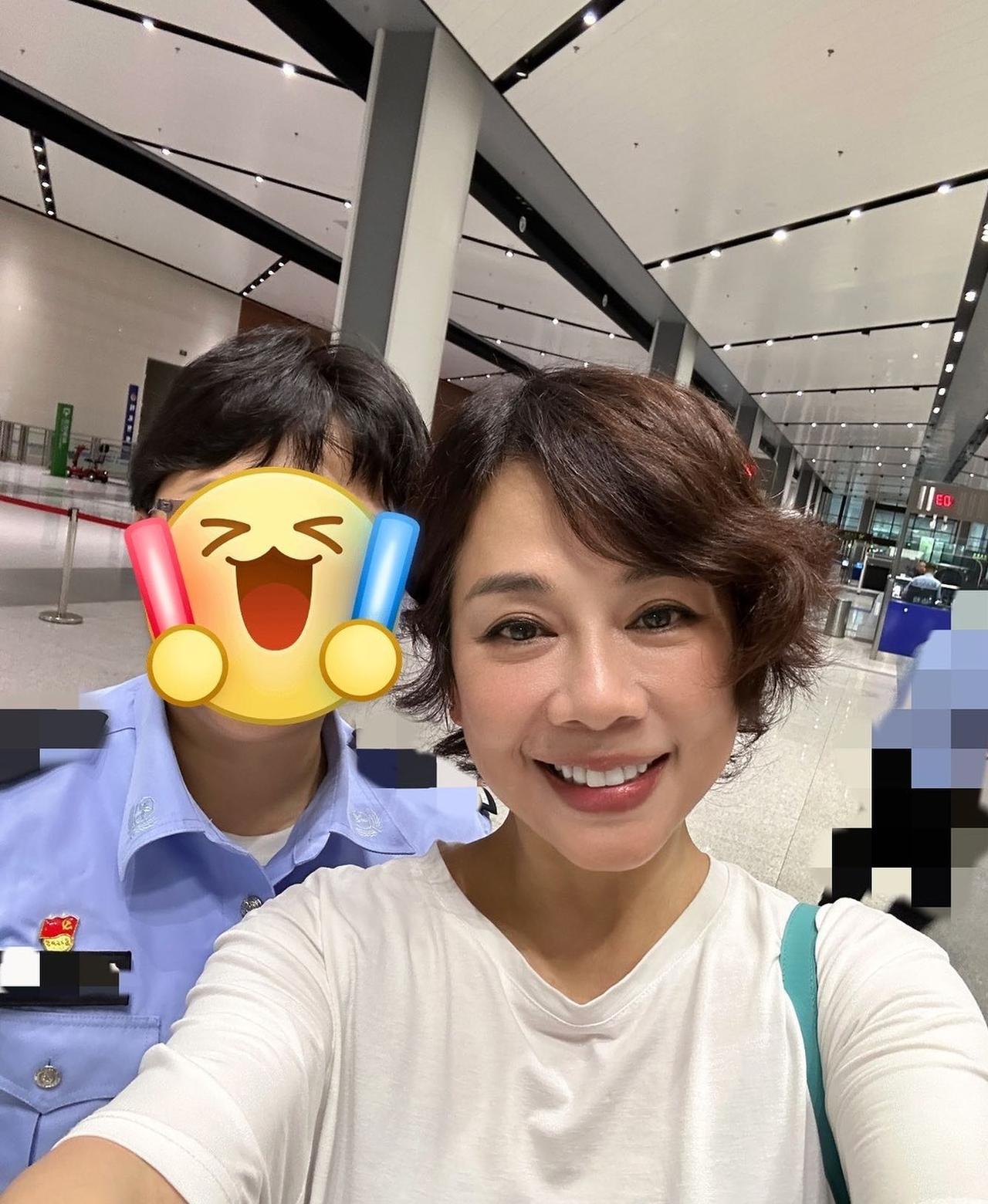 她当年在香港TVB女演员里面颜值算数一数二，拍过很多经典电视剧，今年已经52岁看