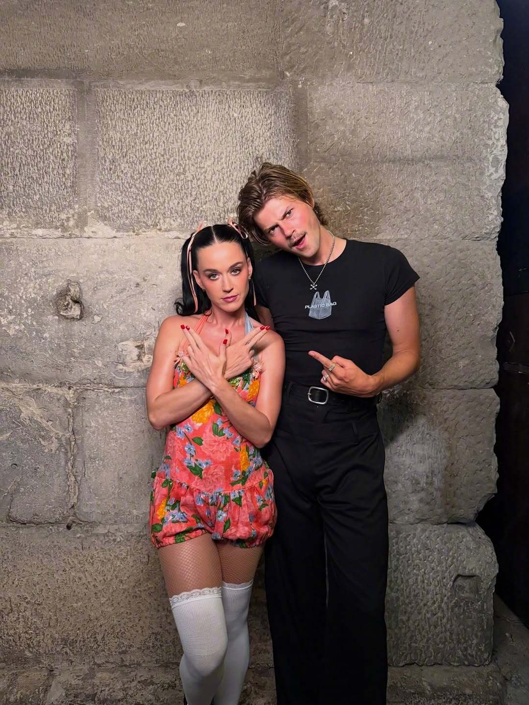 Katy Perry 最新与澳洲流行新星 Ruel 合影曝光：katy perr