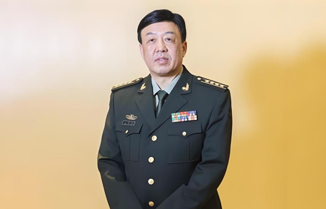 王海东，1962年生于湖北随州，经济管理硕士，解放军大校，长期任职武汉军事经济学