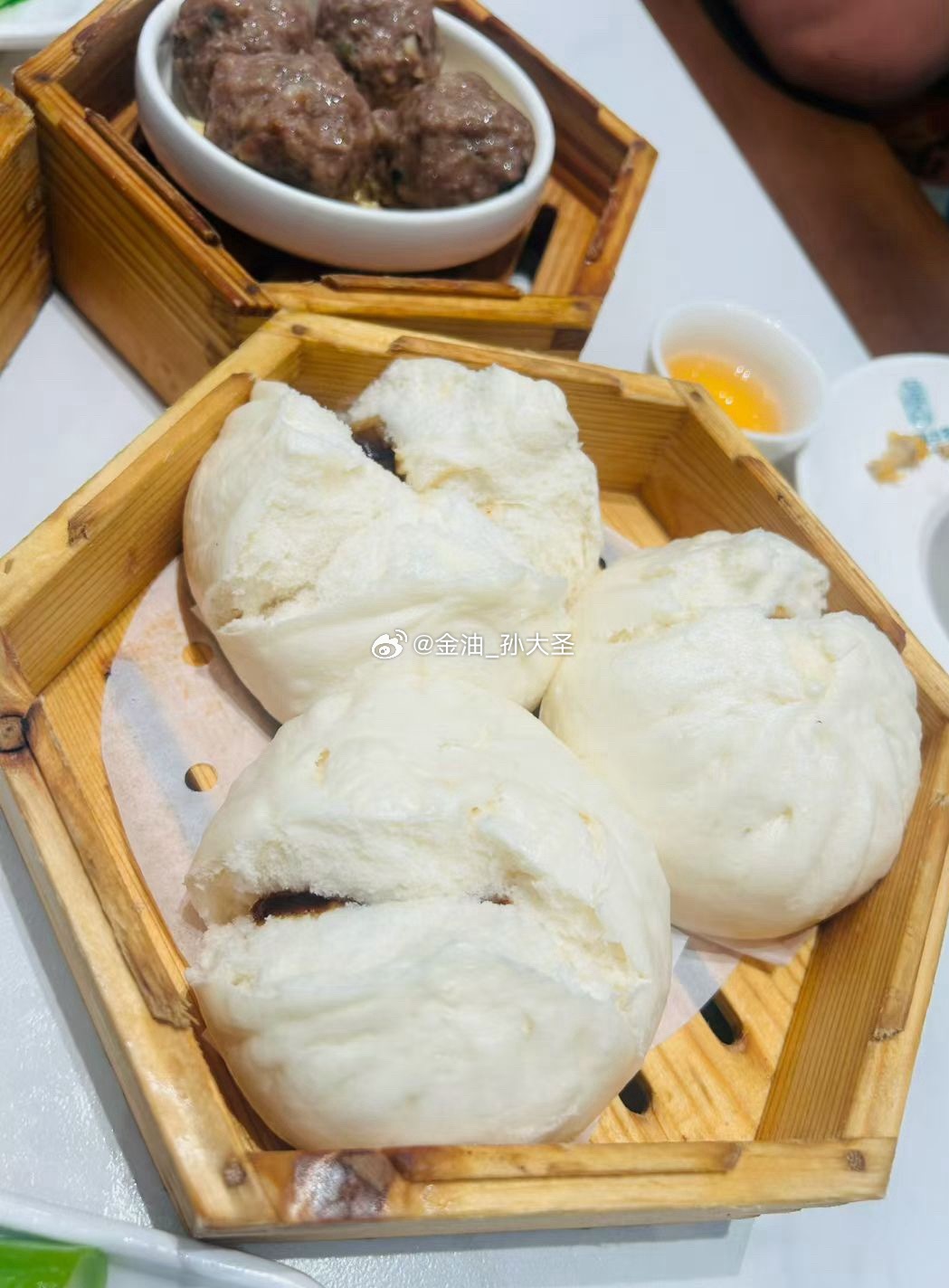 早安 周末晨光正好，细品点心，慢享时光。努力追求美好，也自当享受美好，愿大家今日