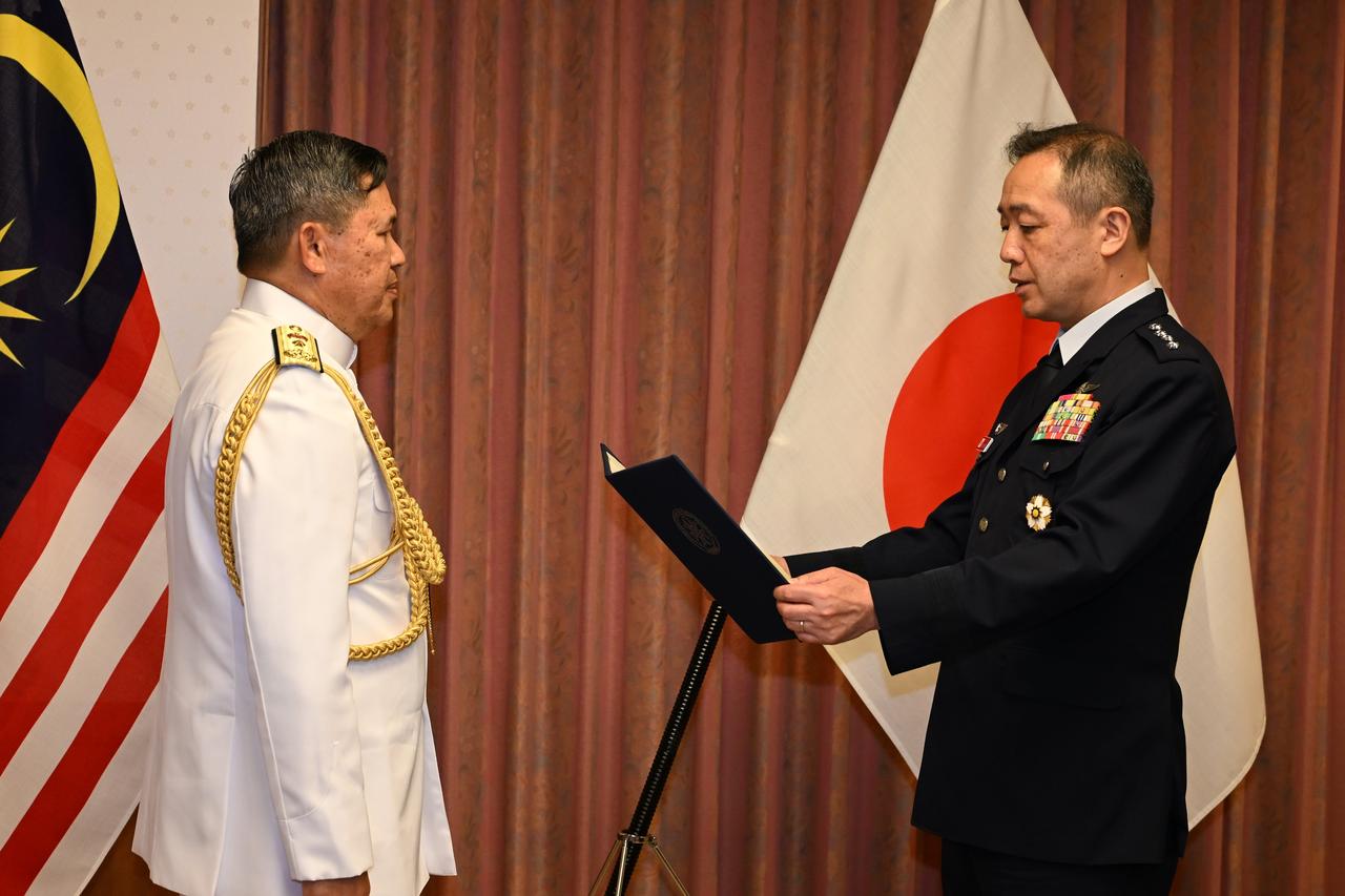6月19日日本防卫省统合幕僚监部官方X账号报道了6月18日，日本联合参谋本部参谋