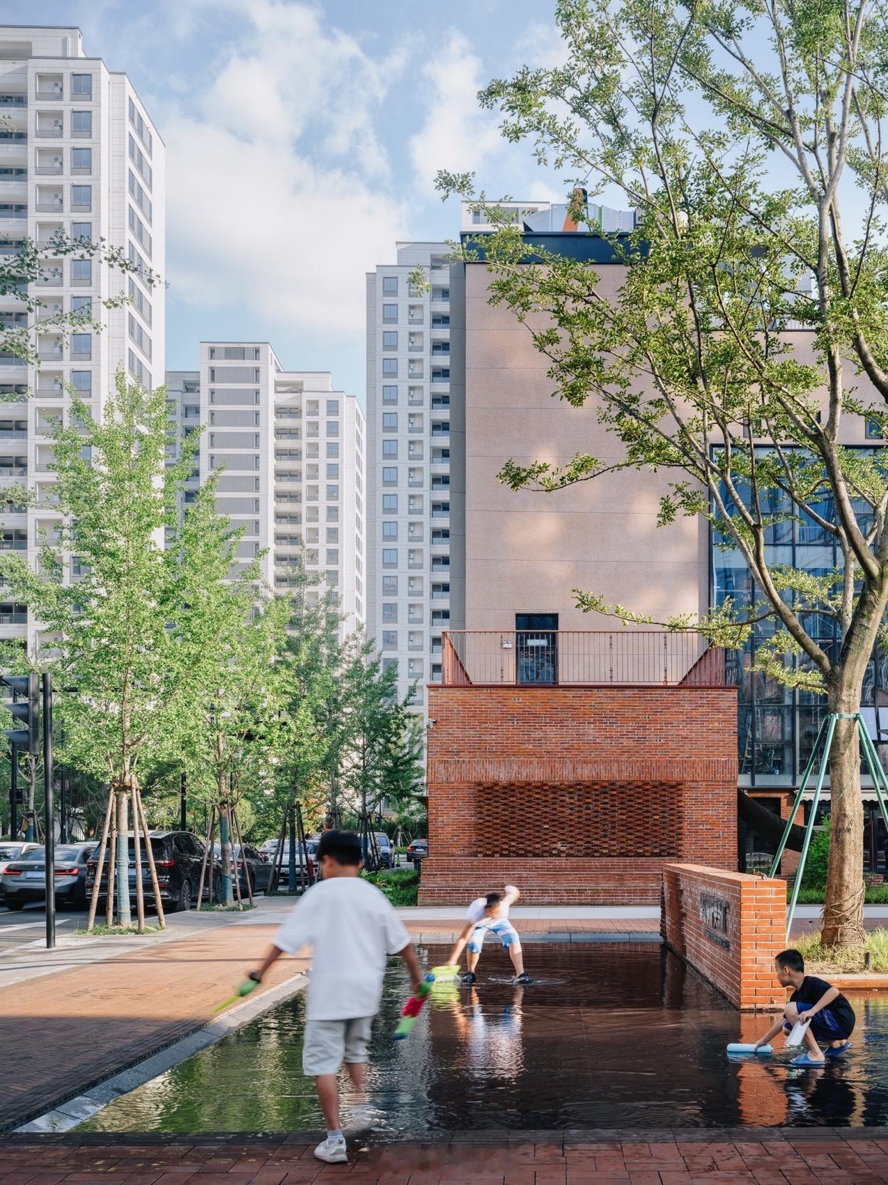 杭州罐头厂建筑景观一体化更新 ，由R.A.U.M.径合间 设计。改造范围除了杭罐