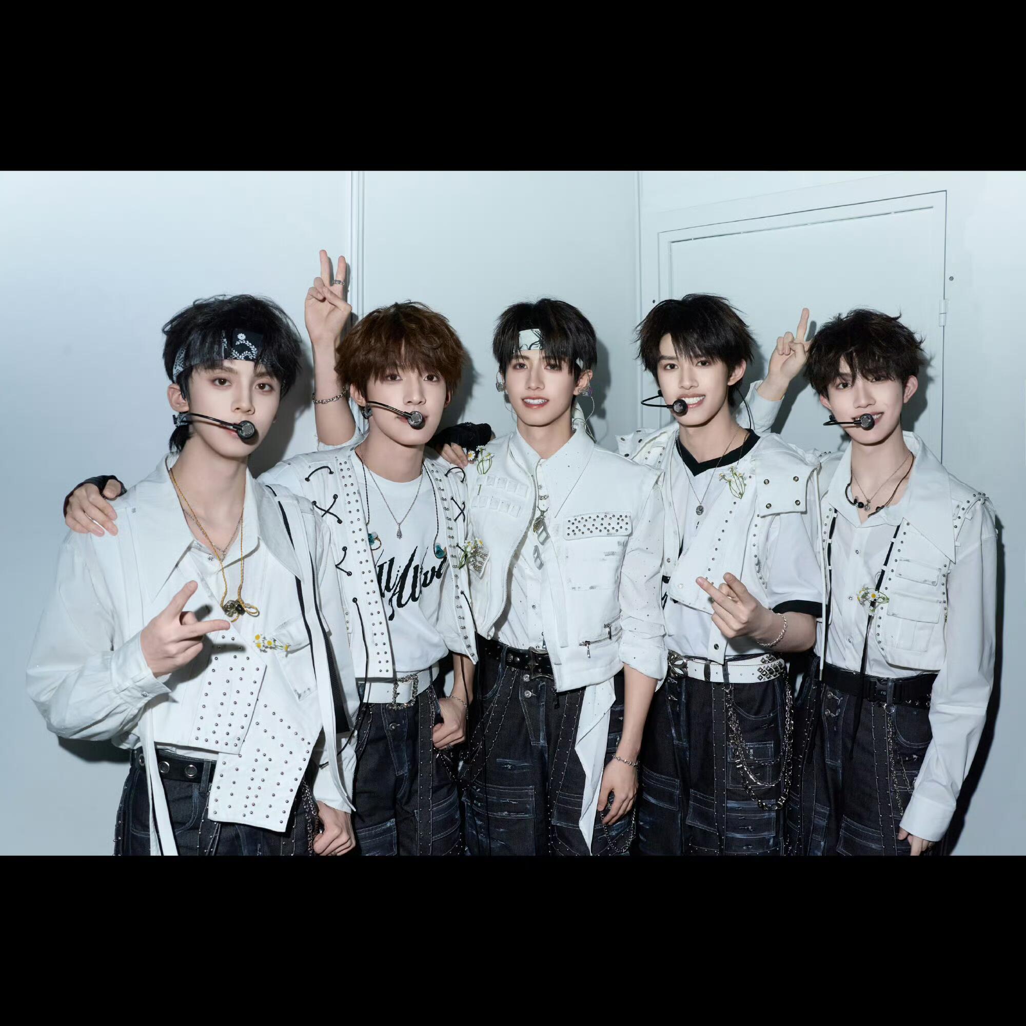 登陆少年晚安语音包登陆少年演唱会晚安语音 五小登的晚安视频是什么宝藏啊！前一秒被