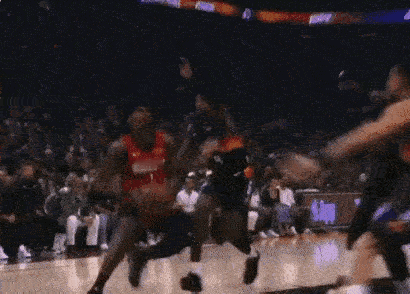 火箭现太子与废太子激情互撕，曾经同仇敌忾，如今对位水火难容。

火箭队苦心孤诣摆