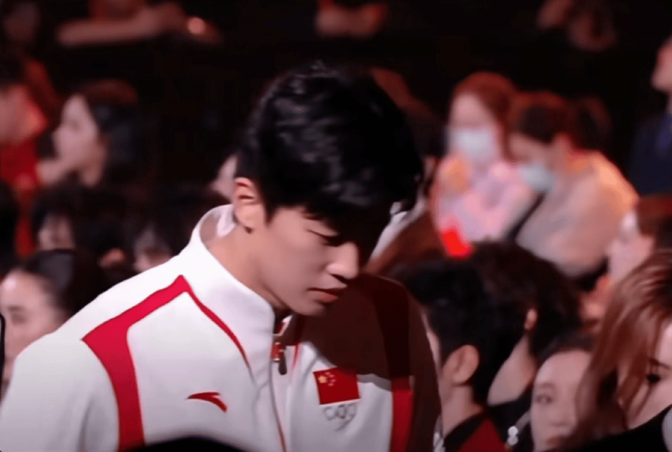 去年微博之夜直播时的汪顺抓拍，好看的人有时候真的不用看衣装。 