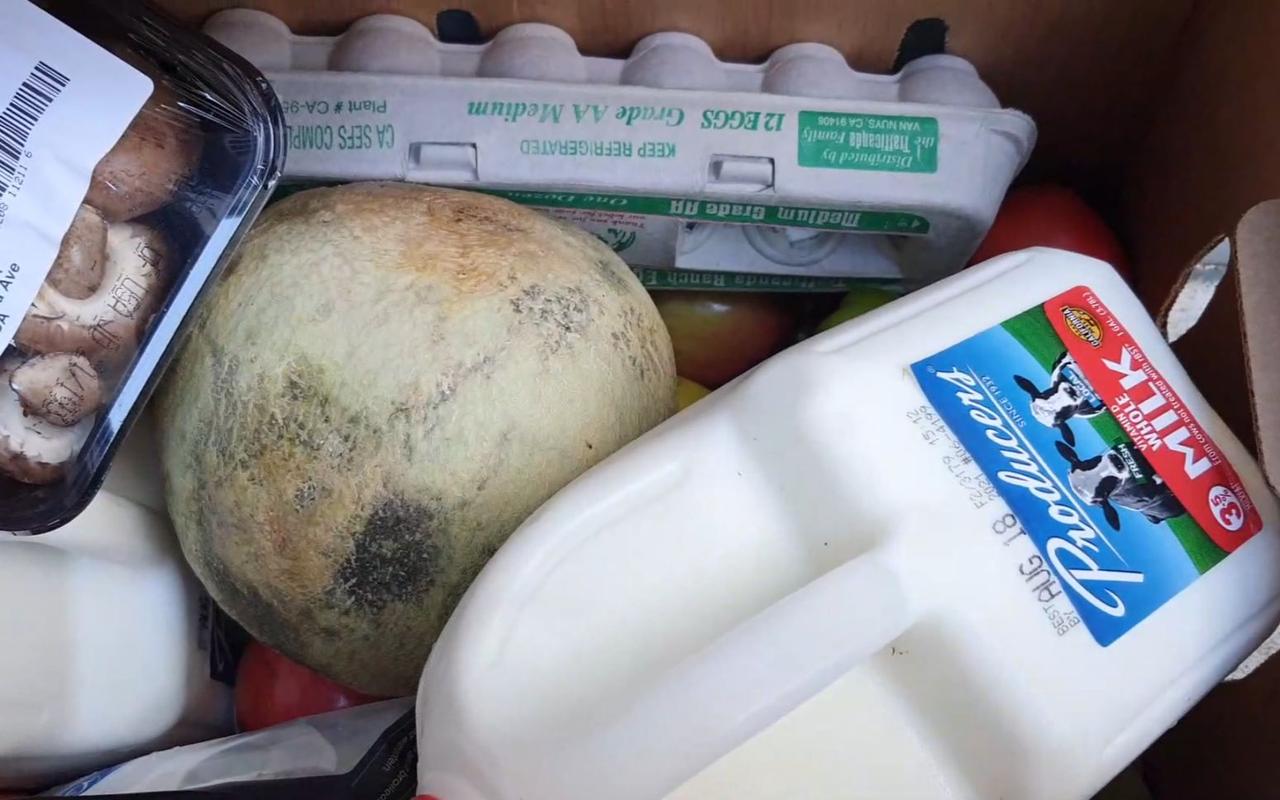 美国为什么政府必须发食物？

美国穷人领食物，不是因为“不劳动”，而是因为劳动价