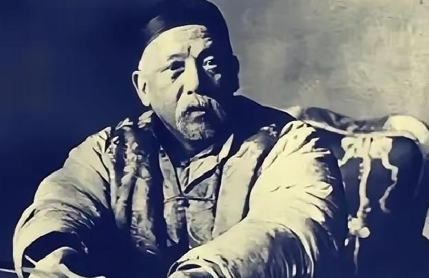 一张定情照引发的误会，心上人秒变庶母，袁世凯洋洋得意，袁克文黯然神伤。
袁克文去
