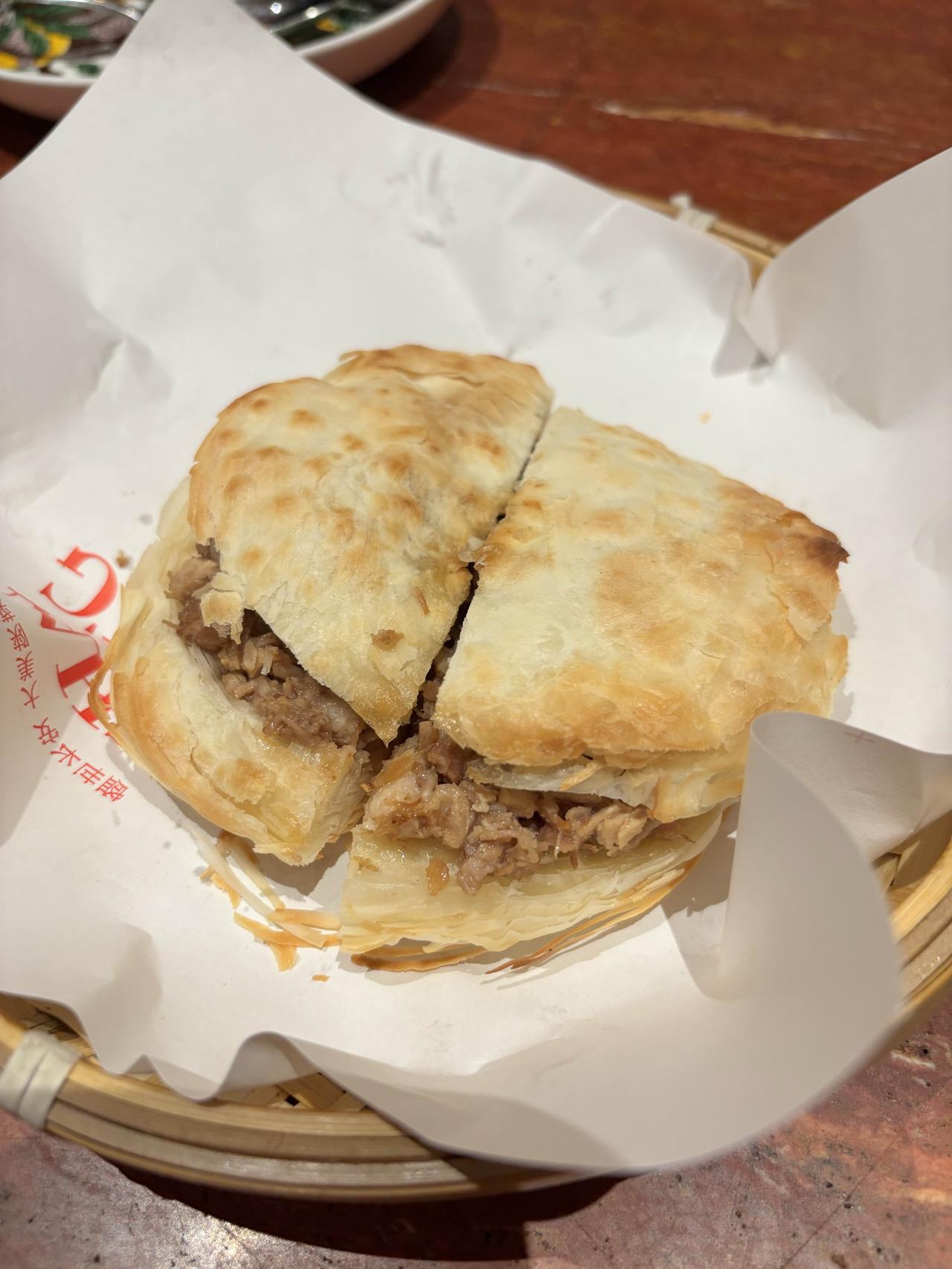 我发现了一个规律，凡是爸爸负责孩子学习的，孩子成绩优异的概率会比较高。大家想一想