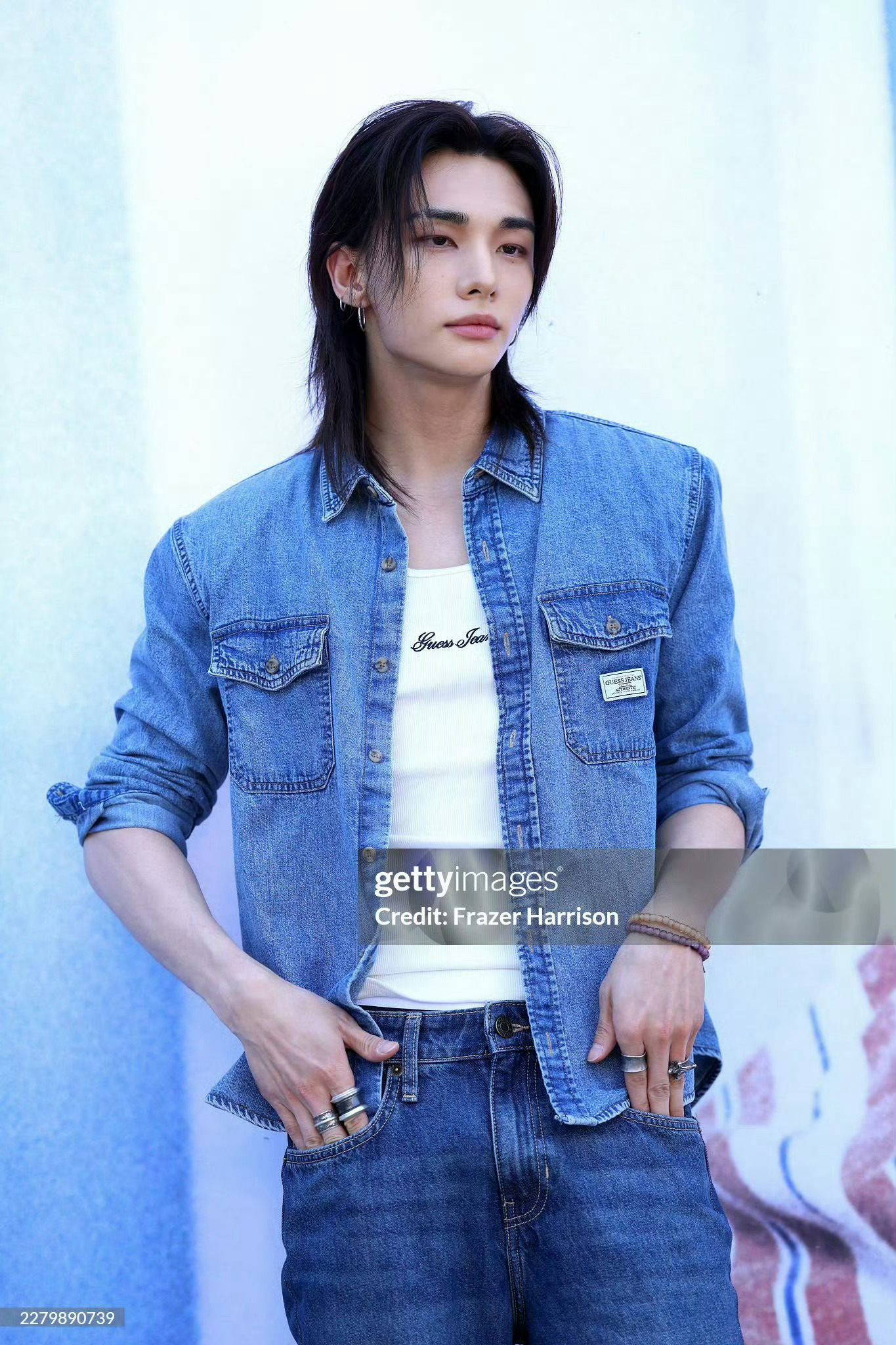 黄铉辰 × GUESS 洛杉矶线下快闪活动造型 📸时尚灵感解读