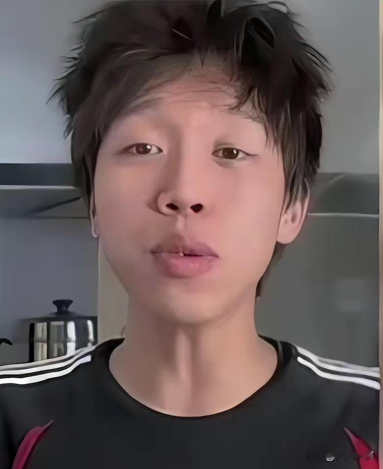 导师刚投案，闫学晶家的“中戏学霸”侄子，就藏不住了。

这事太让人看不懂。中戏录