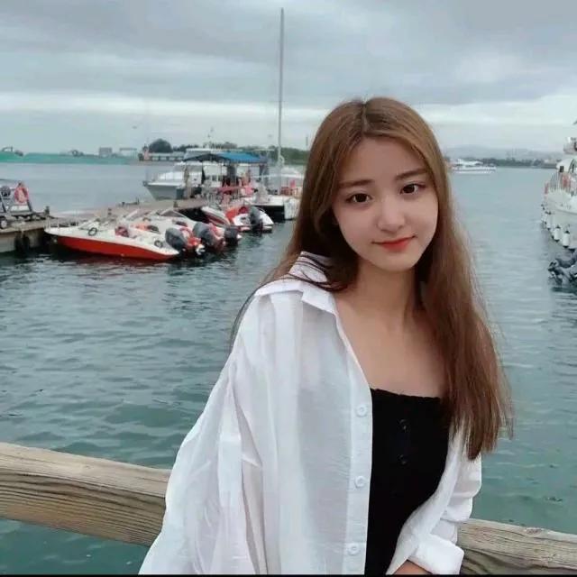 海边漫步，清风拂面，心情舒畅