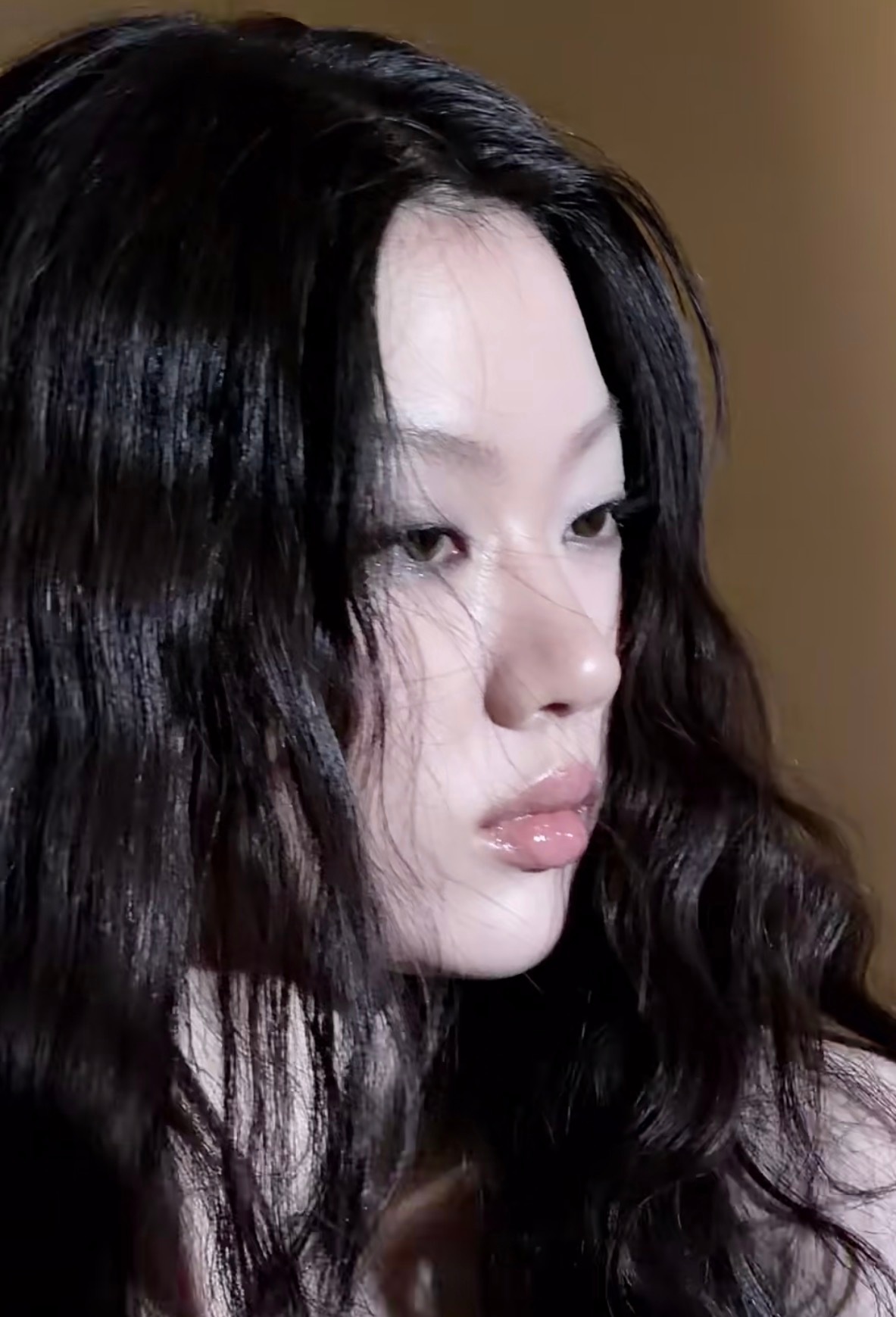 工作室开智了，发不出来定妆照先发几个手机拍的live给纯丝看😋震撼 美味 单依