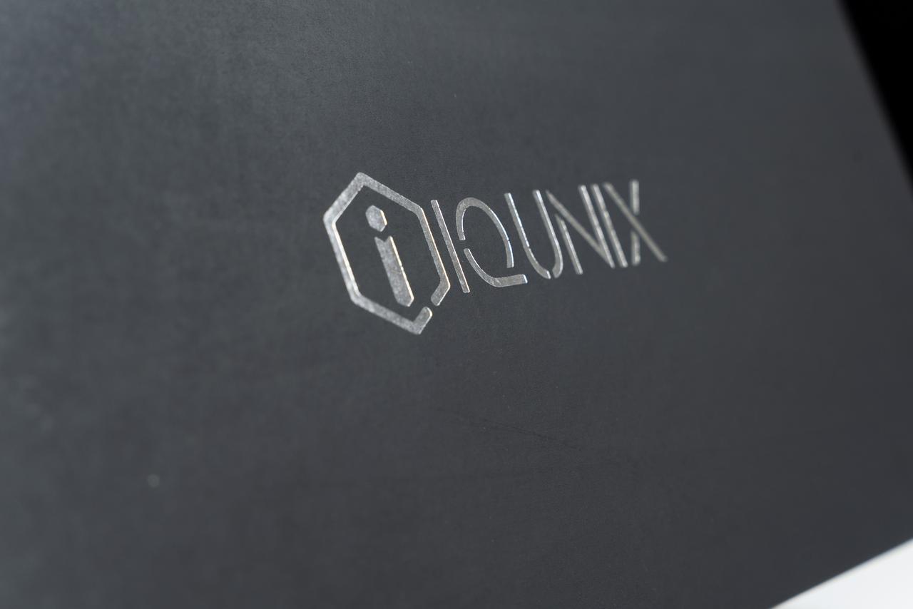 iQunix Tilly60 机械键盘

非常好玩的产品——前面一个金属储物盒，