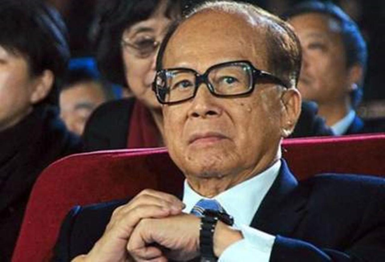 中国不挽留，美国不收留，被夹在中间的李嘉诚，终于玩不转了！大公报四次三番喊话，被