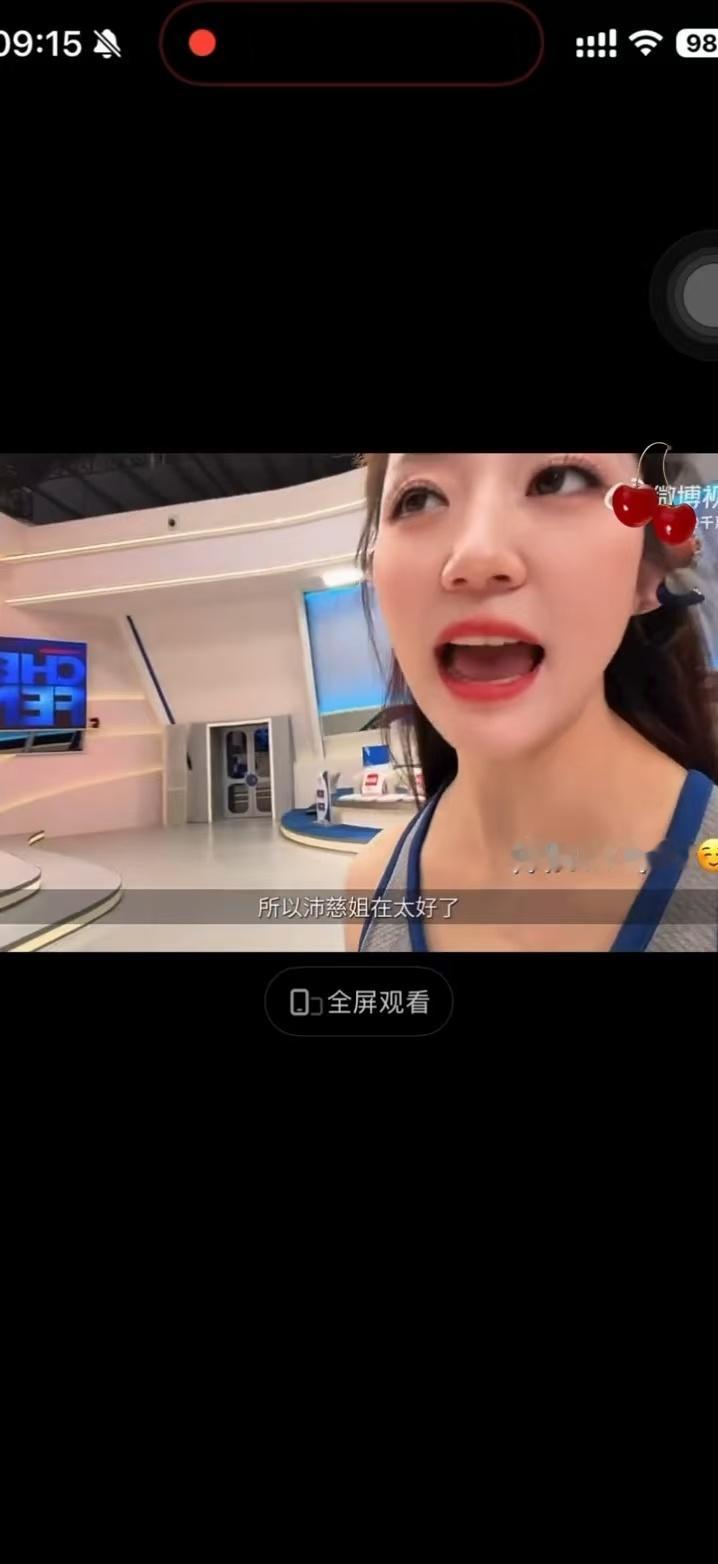曾沛慈帮队友一个个调音全心打磨团队舞台效果，挨个细心校准队员音调，专业温柔，小队