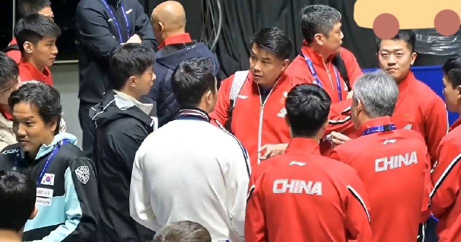 伦敦团体世乒赛，今日出现在国乒男团淘汰赛首轮比赛训练场的马龙和许昕，在进入训练场