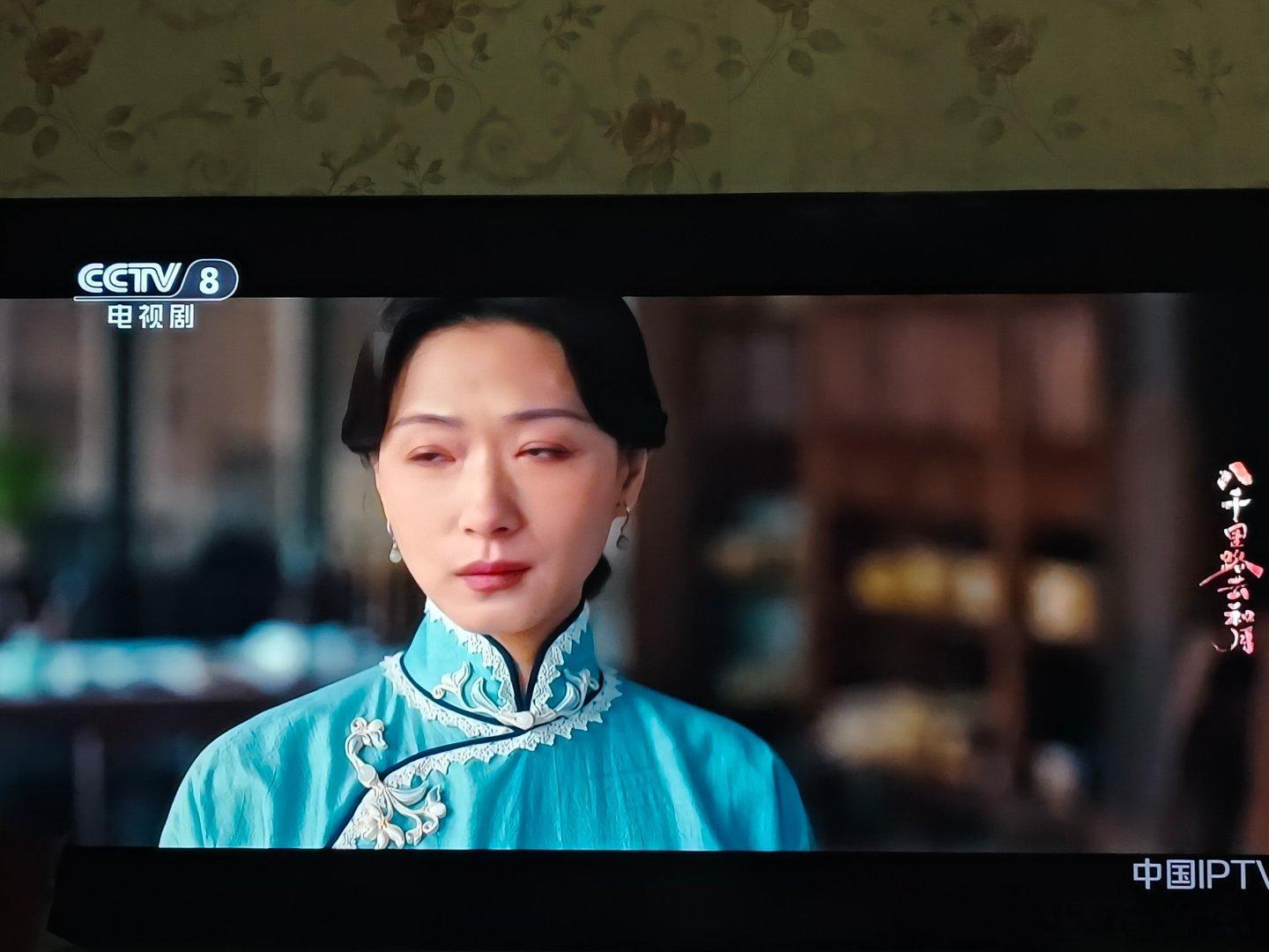 最近剧荒，《八千里路云和月》不太好看，本来也不喜欢看战争剧，男主角们没啥号召力，