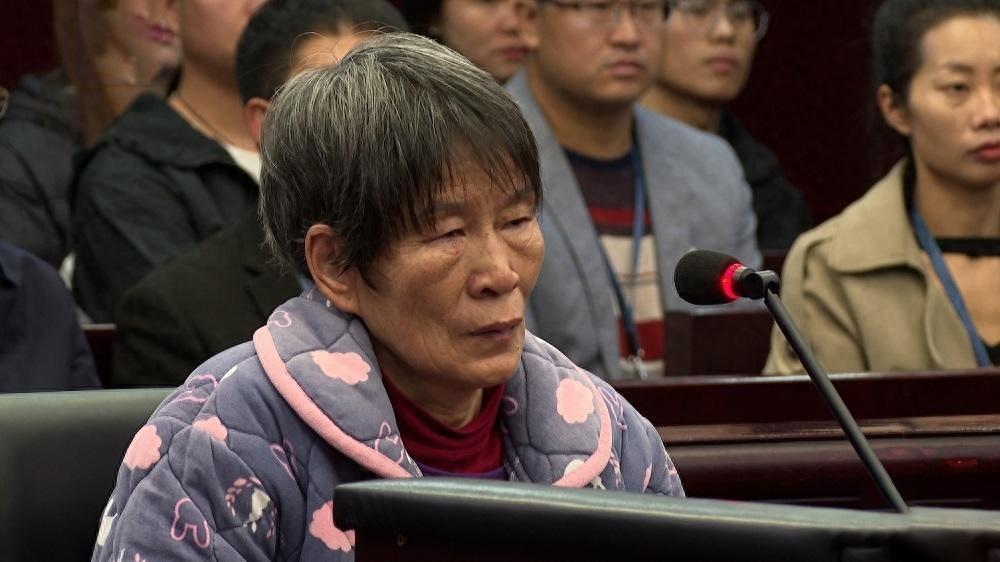 被判死刑的余华英，二审被发回重审。

原因是，公安机关又在云南发现了她拐卖儿童的