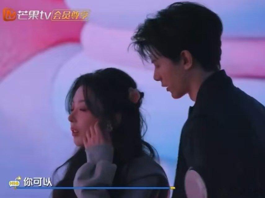 邓凯人老了干什么都心酸 你好星期六 凯叔叔在hi6的每一步都不容易，笑着跳舞的样